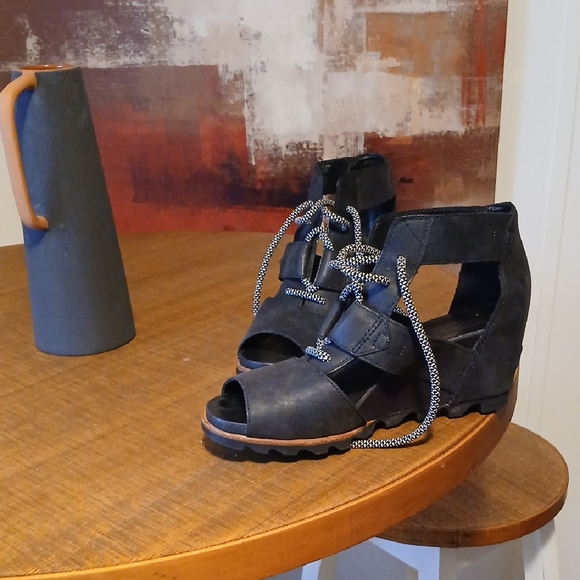 Sorel Black and Tan Lace-Up Wedges - Picture 2 of 6